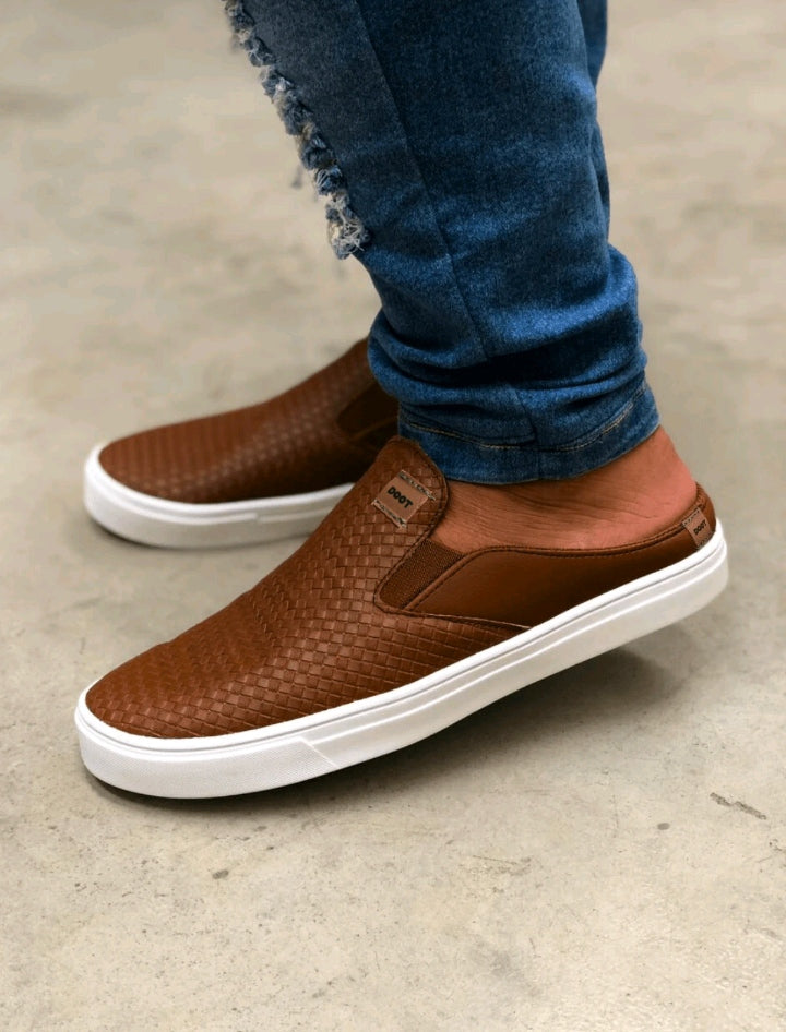 Slip On Masculino Com Revestimento em Couro E solado De Borracha