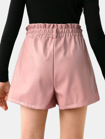 Short Feminino Com Revestimento em Couro e Botões em Ouro