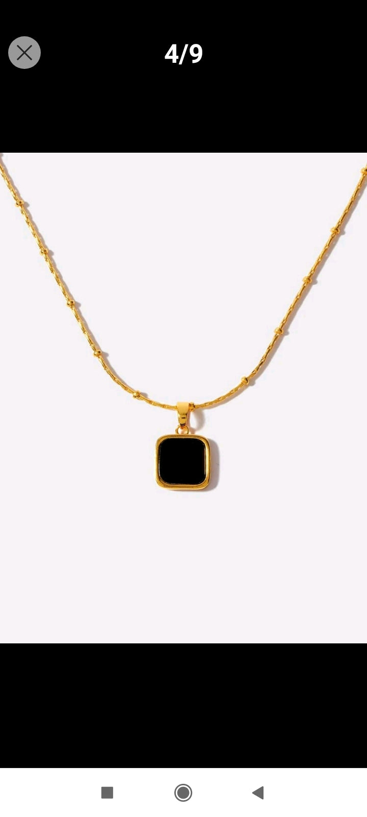 Colar feminino dourado com pingente quadrado